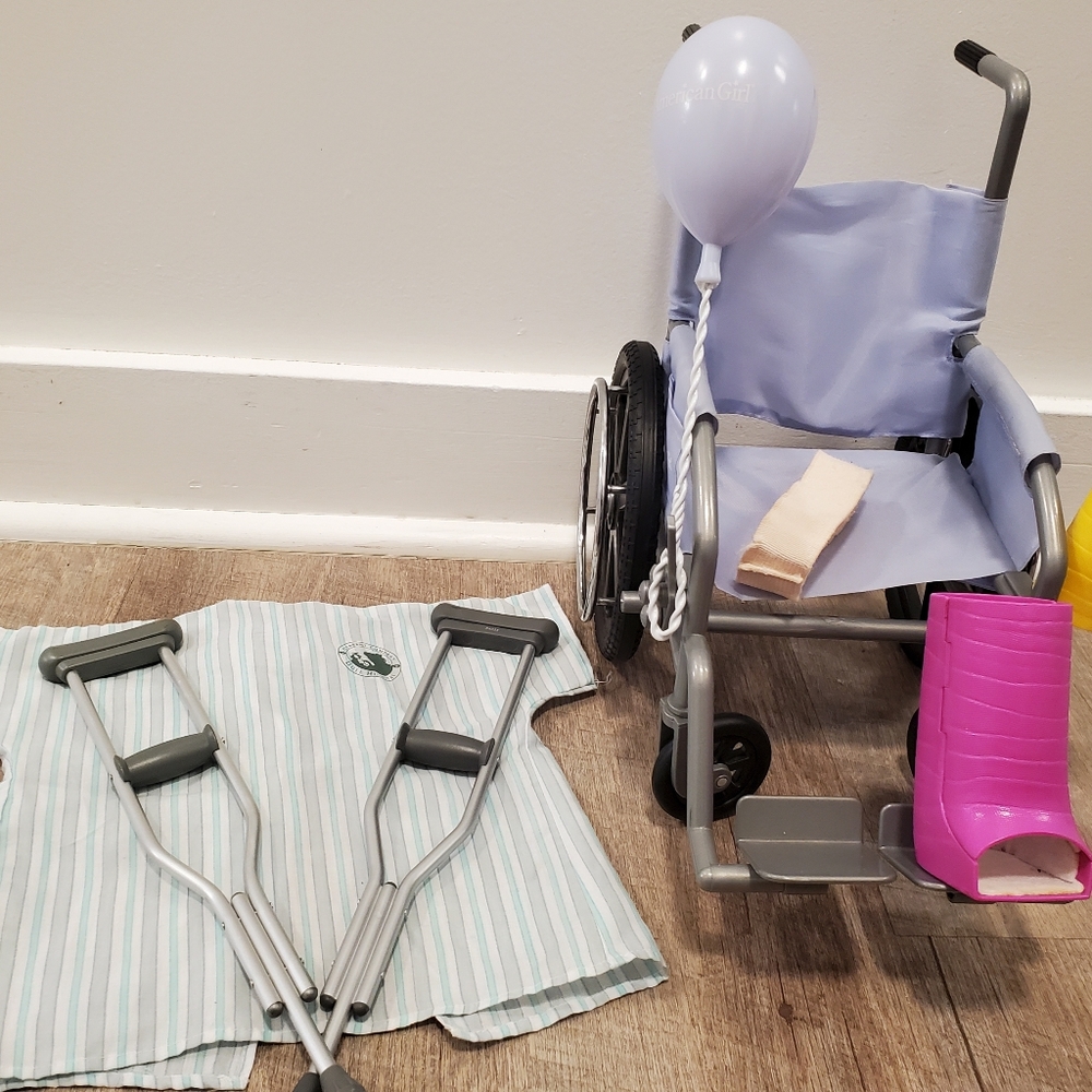American Girl pleasant company Medical Set includes PC hospital gown, balloon, b